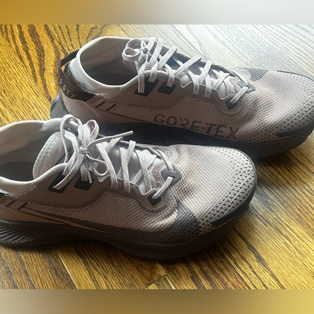 Nike Pegasus Trail 2 GORE-TEX Women's Waterproof Trail Running Shoes (size 11)